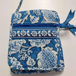 Imperfect Vera Bradley blue white paisley print crossbody purse clean inside